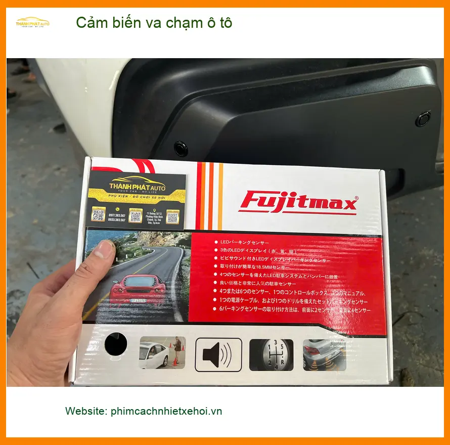 Chú Phát lắp cảm biến va chạm ô tô cho Kia Carnival tại Quận 11