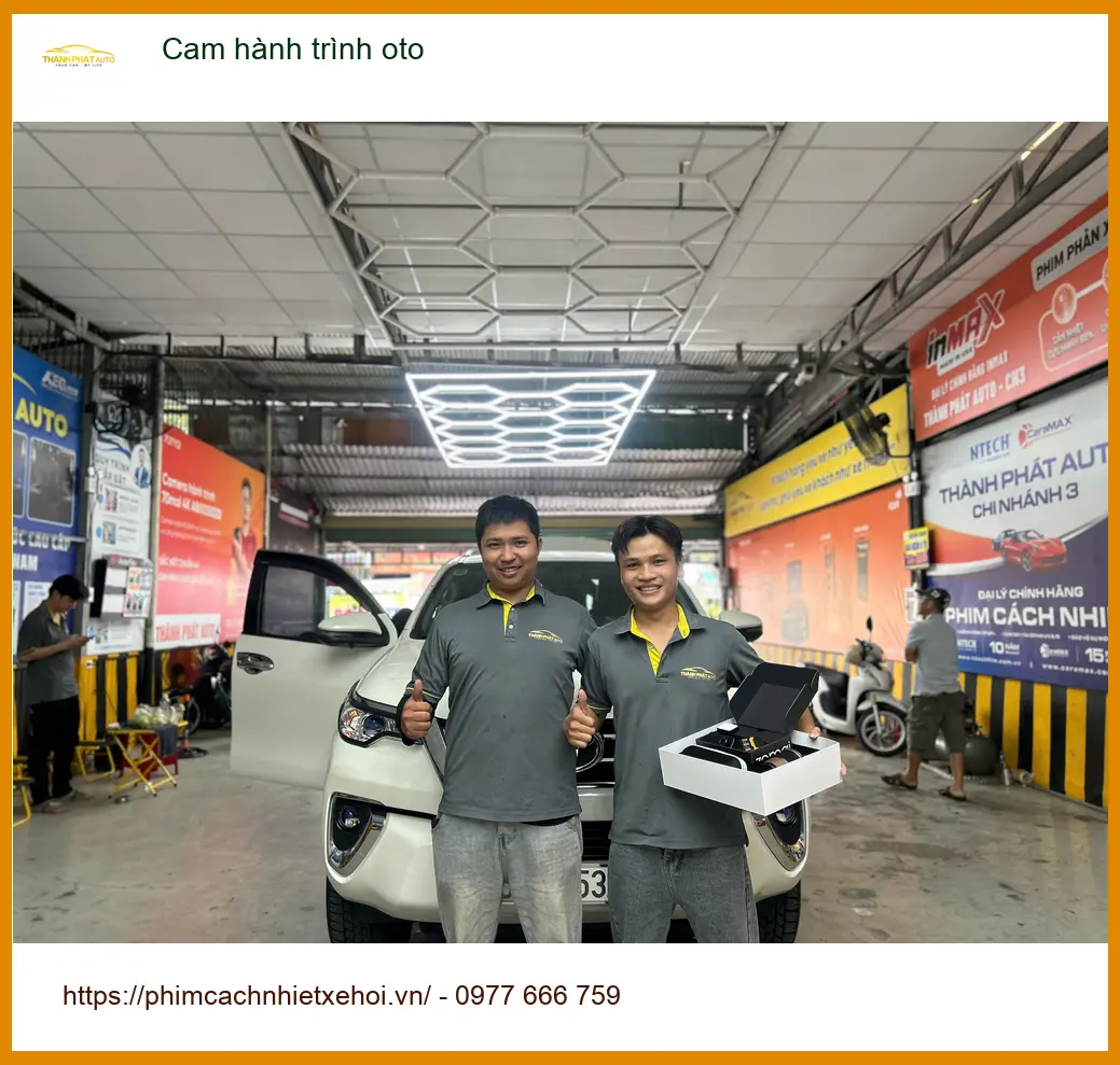 Chú Minh lắp cam hành trình oto cho Honda CRV để an tâm hơn khi đi lại tại Hóc Môn