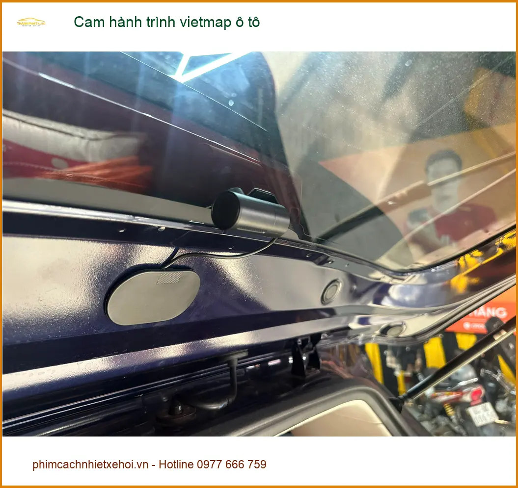 Chị Lan Anh lắp Cam hành trình Vietmap cho Toyota Camry ở Gò Vấp ghi hình rõ nét ảnh thực tế 3
