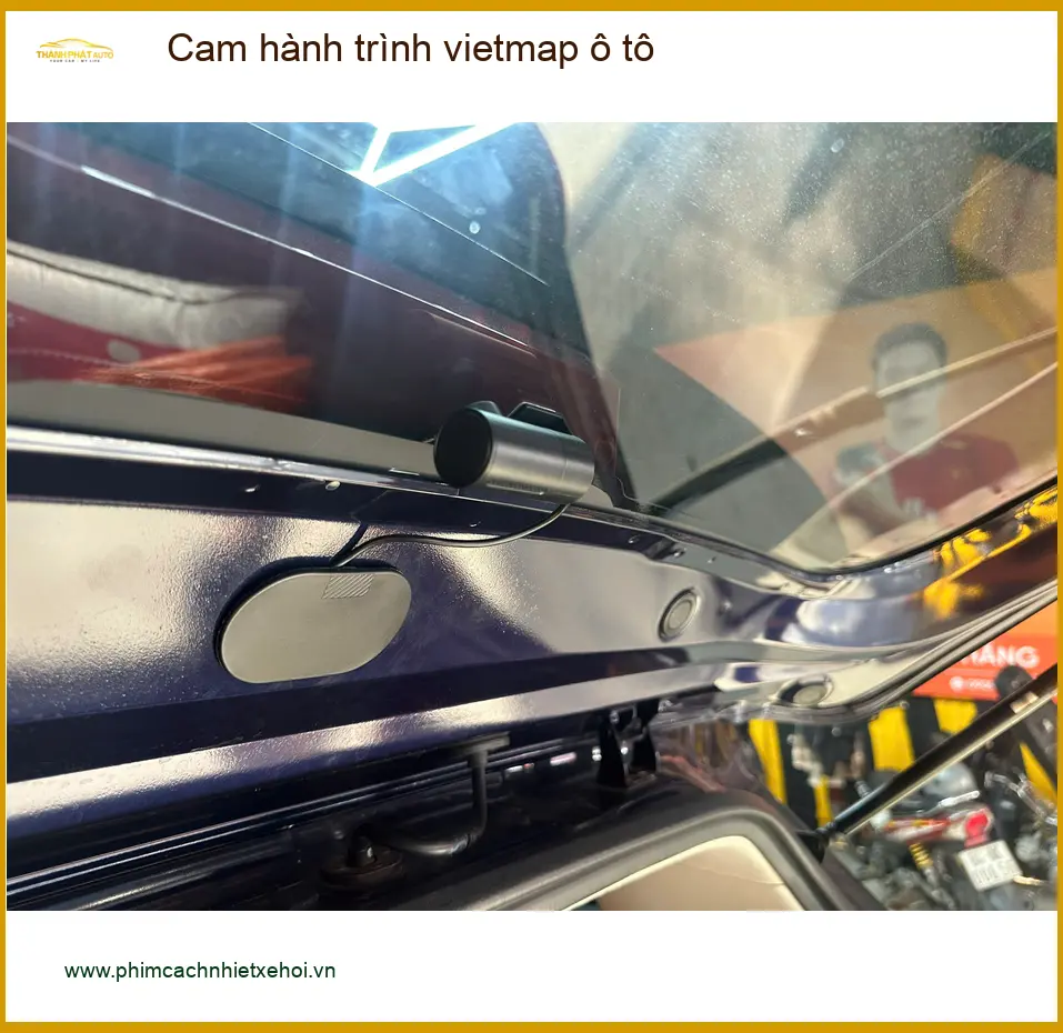 Chị Yến lắp cam hành trình Vietmap ô tô cho Kia Carnival tại Quận 3 ảnh thực tế 4