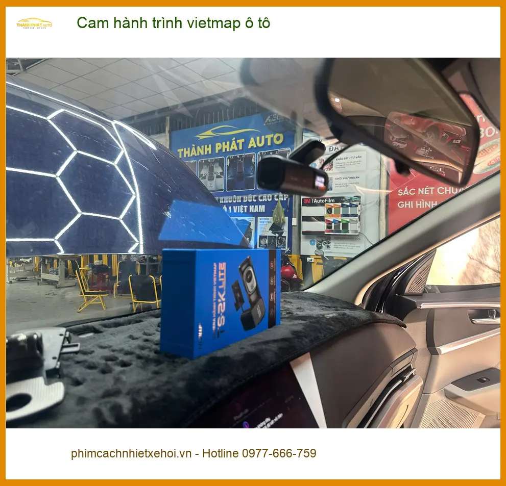 Chị Yến lắp cam hành trình Vietmap ô tô cho Kia Carnival tại Quận 3 ảnh thực tế 5