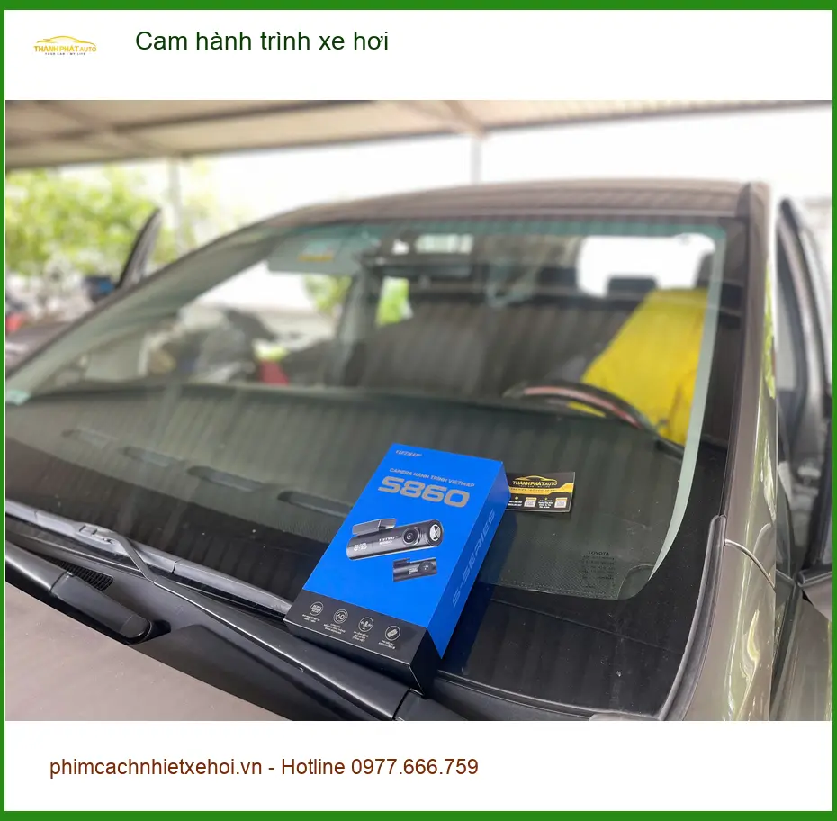 Anh Quang lắp cam hành trình xe hơi Toyota Camry Quận 6 an tâm mọi chuyến đi