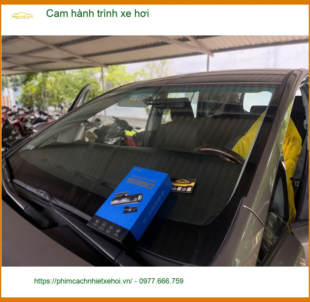 Anh Quang lắp cam hành trình xe hơi Toyota Camry Quận 6 an tâm mọi chuyến đi ảnh thực tế 5