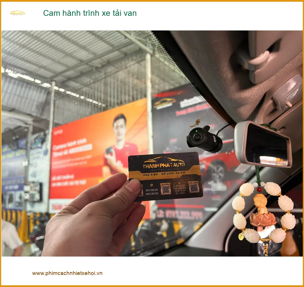 Anh Long lắp cam hành trình cho xe tải van Ford Transit tại Quận 7