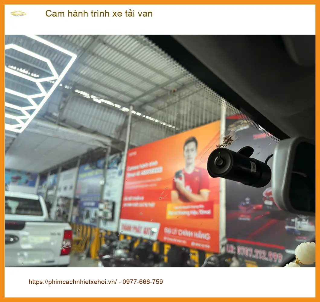 Anh Long lắp cam hành trình cho xe tải van Ford Transit tại Quận 7 ảnh thực tế 4