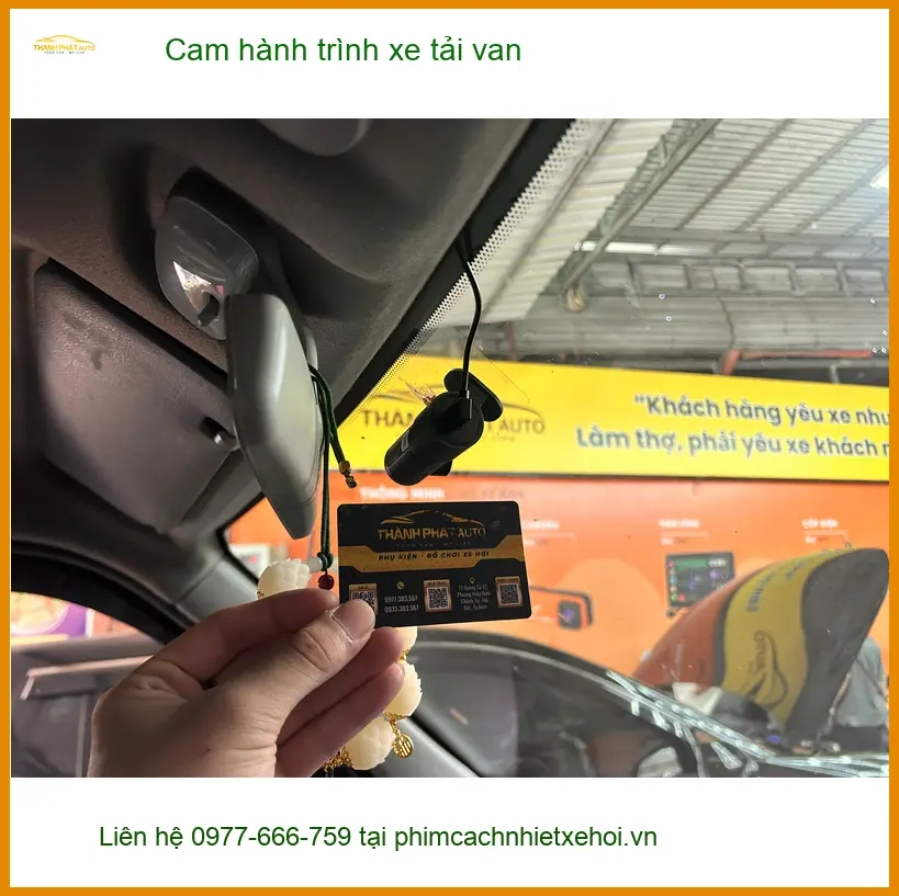 Anh Minh lắp cam hành trình Hyundai Solati Van tại Quận Tân Bình để an tâm giao hàng