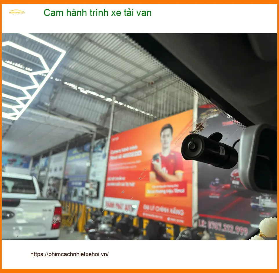 Anh Khôi lắp cam hành trình Thaco Towner tại Quận Bình Tân để yên tâm giao hàng