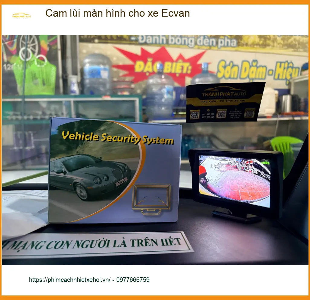 Anh Quang lắp cam lùi màn hình cho xe Ecvan tại Quận 10 để an toàn khi đỗ xe ảnh thực tế 4