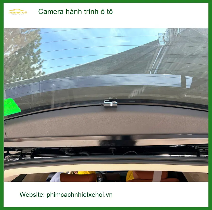 Anh Trọng lắp Camera hành trình ô tô cho Hyundai Accent tại Quận 9 để ghi lại hành trình rõ nét