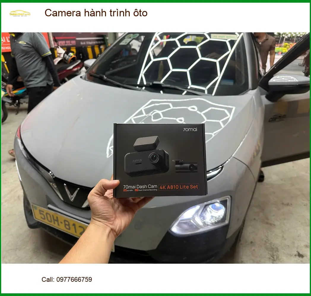 Anh Việt lắp camera hành trình ô tô chính hãng tại Quận 9 cho xe Mazda 3 sau sự cố va chạm nhỏ.