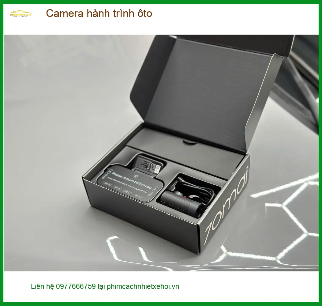 Anh Việt lắp camera hành trình ô tô chính hãng tại Quận 9 cho xe Mazda 3 sau sự cố va chạm nhỏ. ảnh thực tế 2