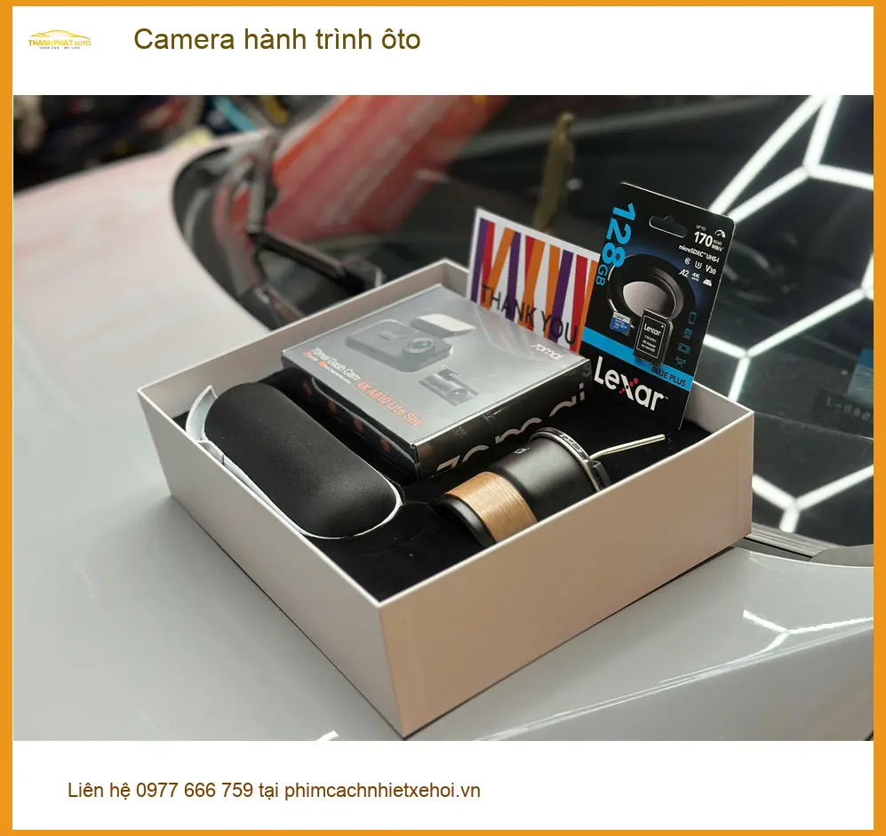 Anh Việt lắp camera hành trình ô tô chính hãng tại Quận 9 cho xe Mazda 3 sau sự cố va chạm nhỏ. ảnh thực tế 4