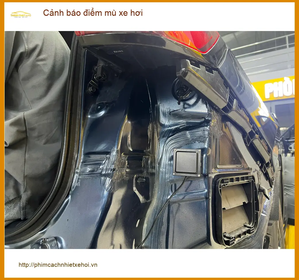 Anh Nam lắp cảnh báo điểm mù cho Hyundai Accent tại Quận 1 để an tâm hơn khi chuyển làn ảnh thực tế 2