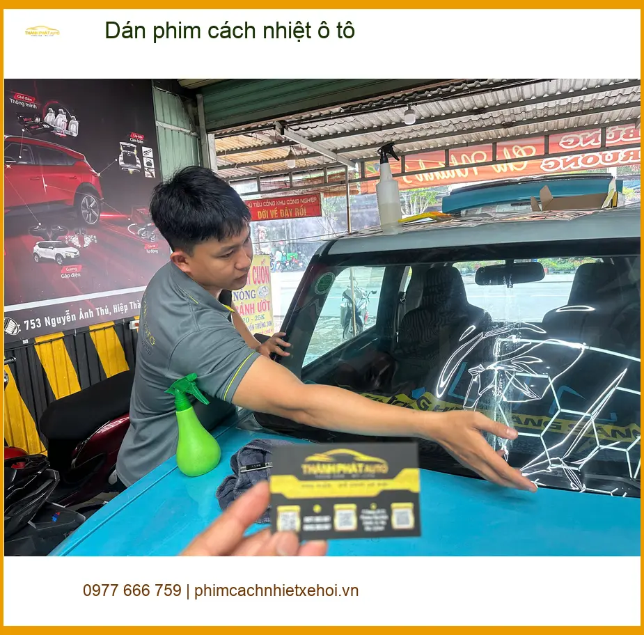 Anh Bách dán phim cách nhiệt ô tô cho Honda CR-V tại Quận 2 vì nắng nóng khó chịu