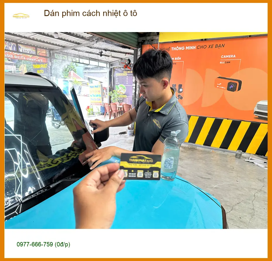 Chị Thùy dán phim cách nhiệt ô tô Hyundai Creta tại Quận Thủ Đức tránh nắng gắt