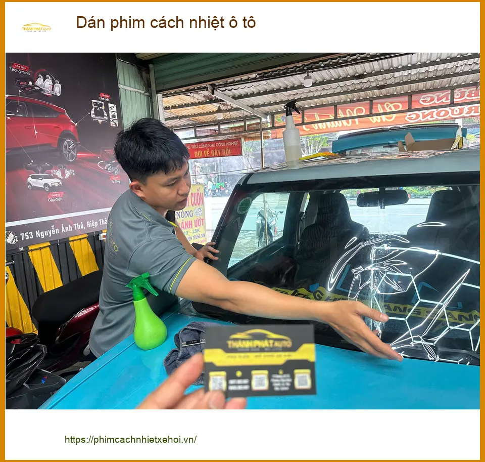Chị Thùy dán phim cách nhiệt ô tô Hyundai Creta tại Quận Thủ Đức tránh nắng gắt ảnh thực tế 2