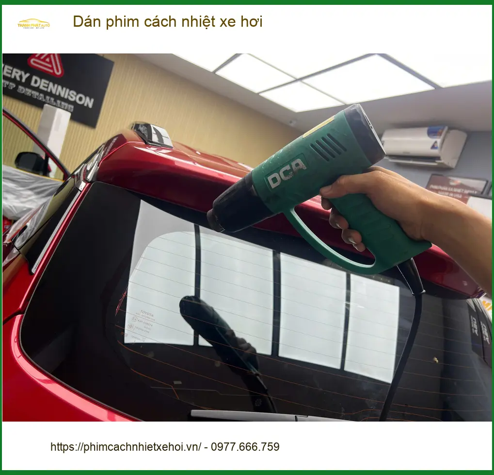 Chị Thảo dán phim cách nhiệt cho Hyundai Accent tại Quận 11 để chống nóng gay gắt ảnh thực tế 3