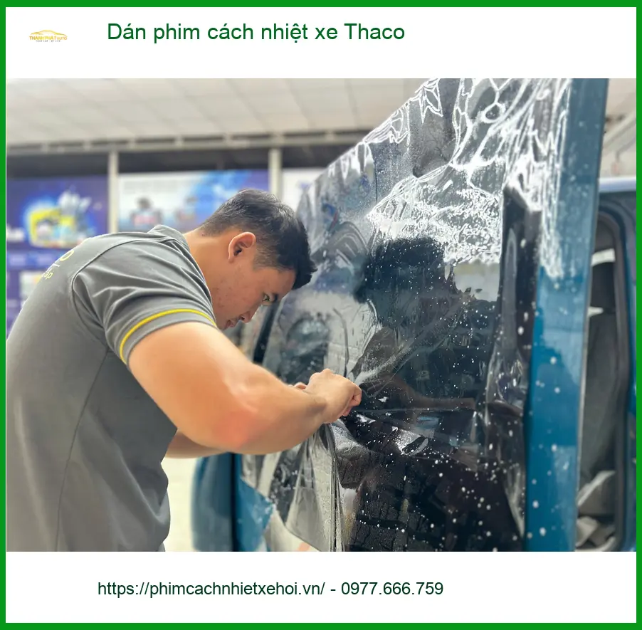 Chị Phương Anh dán phim cách nhiệt xe Thaco Frontier tại Bình Chánh để chống nóng hiệu quả