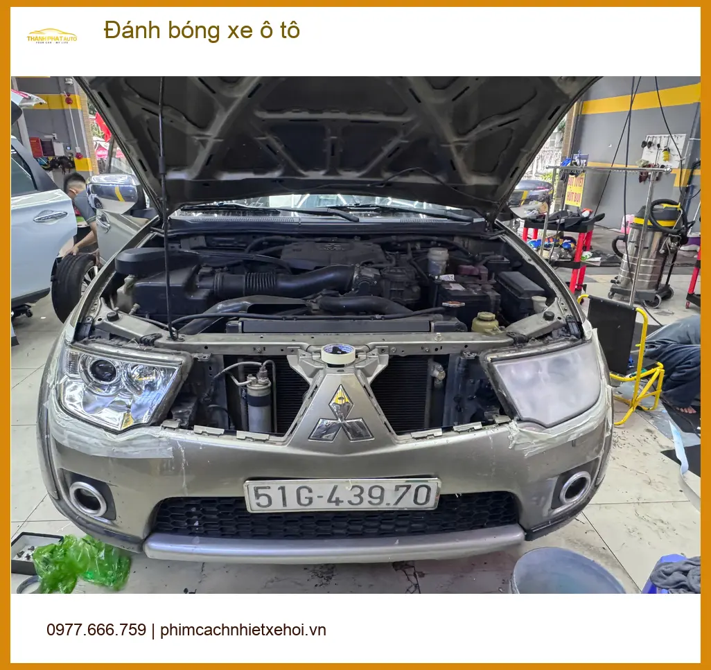 Anh Tùng đánh bóng xe Hyundai Elantra tại Quận 10 muốn lấy lại vẻ sáng bóng như mới ảnh thực tế 3