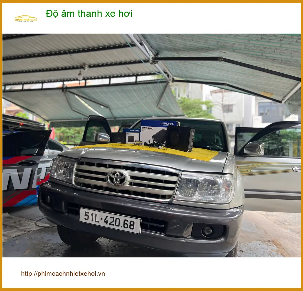 Chú Minh độ âm thanh xe hơi Toyota Camry tại Hóc Môn vì âm zin kém ảnh thực tế 2