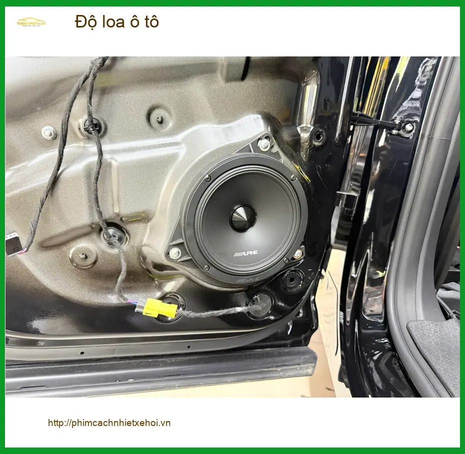 Chị Thanh độ loa ô tô cho Honda CR-V ở Phú Nhuận vì loa zin không đủ bass ảnh thực tế 2