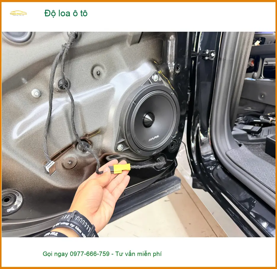 Chị Thanh độ loa ô tô cho Honda CR-V ở Phú Nhuận vì loa zin không đủ bass ảnh thực tế 3
