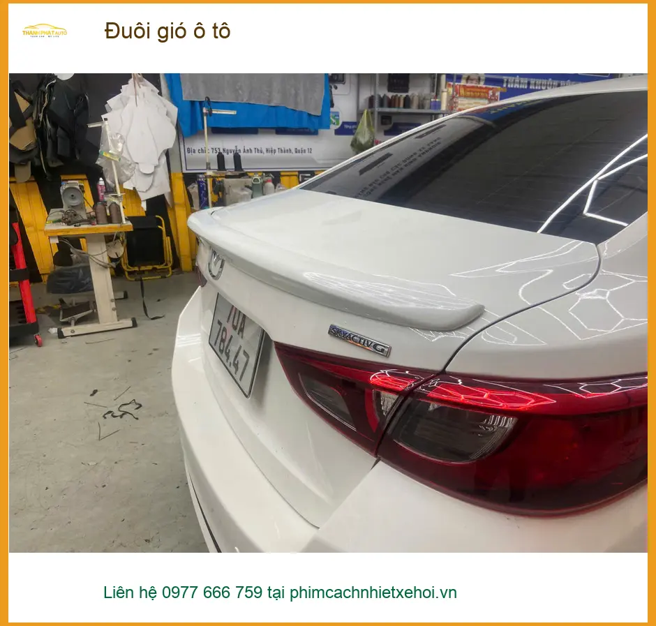 Cô Thảo lắp đuôi gió ô tô Mazda CX5 tại Quận Gò Vấp làm đẹp xe