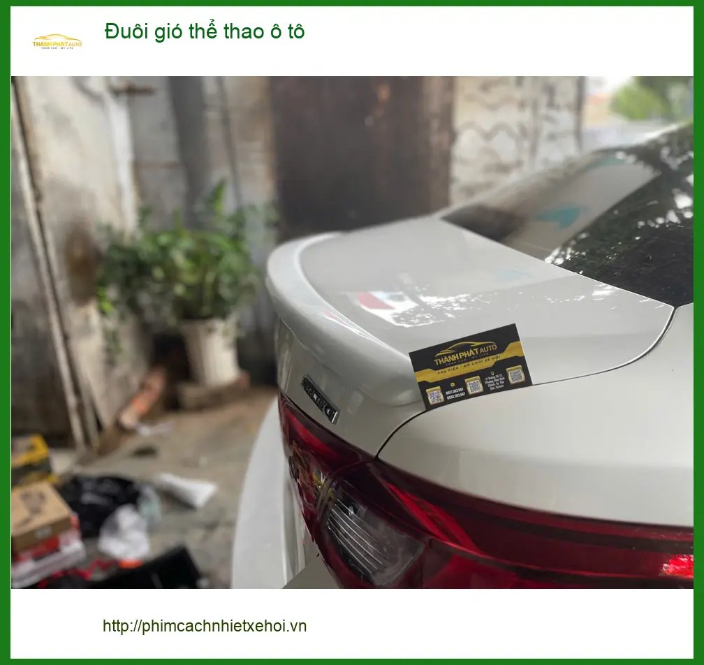 Anh Minh lắp Đuôi gió thể thao ô tô cho Honda Civic tại Quận 2 để xe trông cá tính hơn ảnh thực tế 2