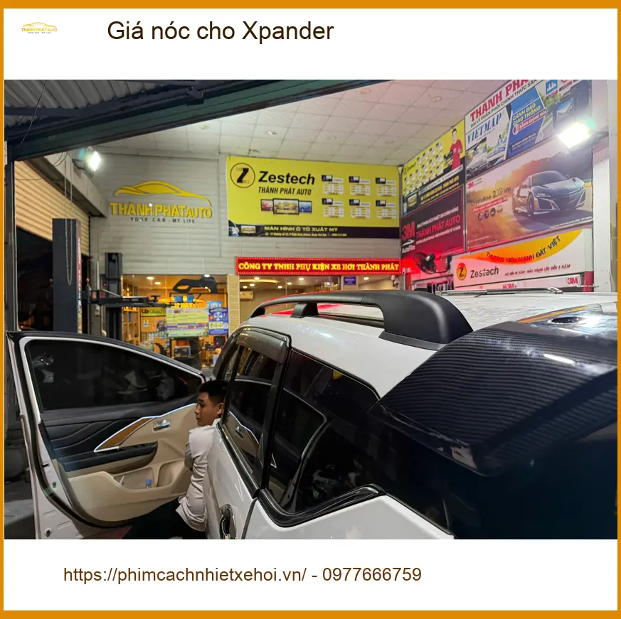 Anh Nhật lắp giá nóc cho Xpander ở Quận 9 để chở đồ đi dã ngoại cuối tuần