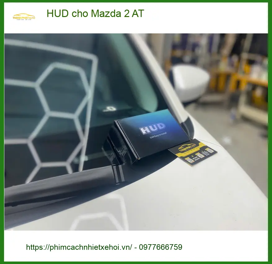 Anh Lâm lắp HUD cho Mazda 2 AT tại Quận Bình Tân để lái xe an toàn hơn giờ cao điểm