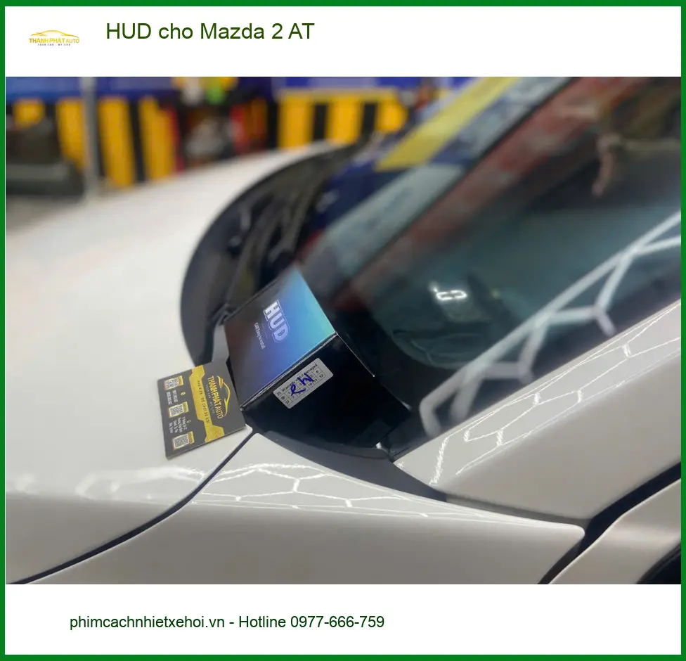 Anh Lâm lắp HUD cho Mazda 2 AT tại Quận Bình Tân để lái xe an toàn hơn giờ cao điểm ảnh thực tế 2