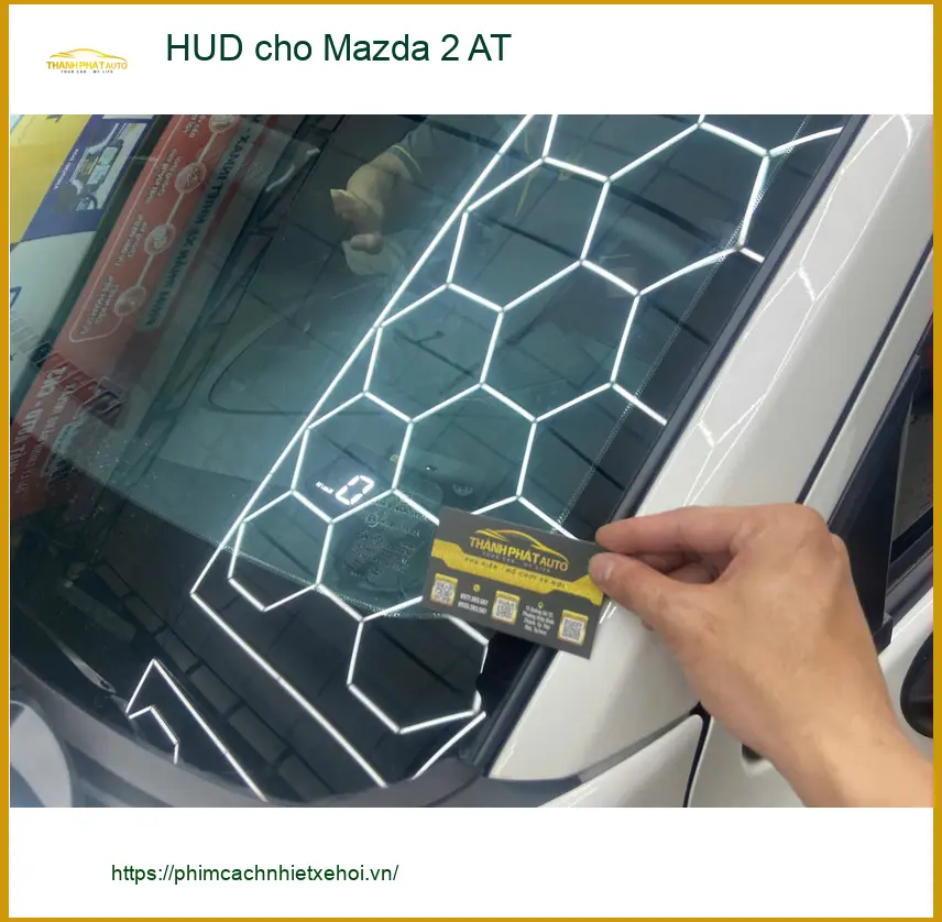 Chị Thảo lắp HUD cho Mazda 2 AT tại Củ Chi để lái xe an toàn hơn