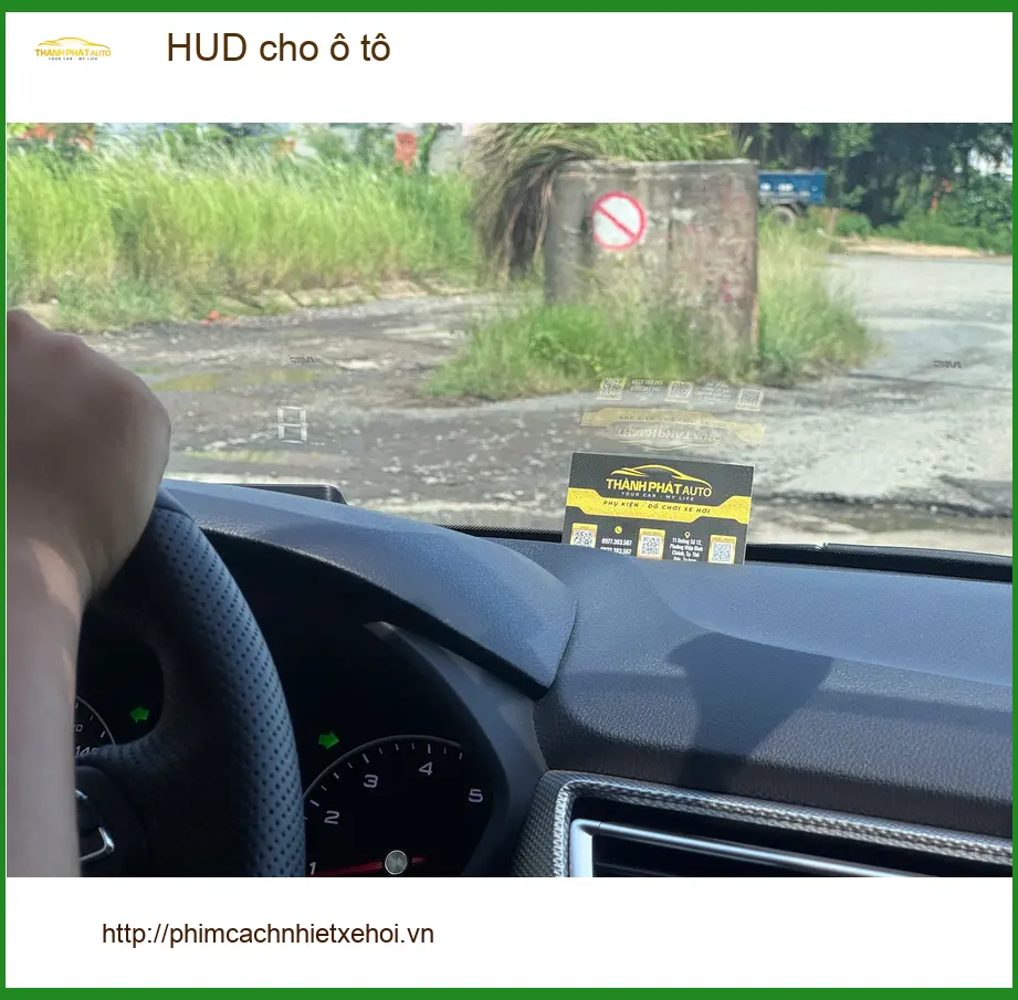 Anh Việt lắp HUD cho ô tô Toyota Camry để lái xe an toàn hơn tại Quận Thủ Đức ảnh thực tế 2