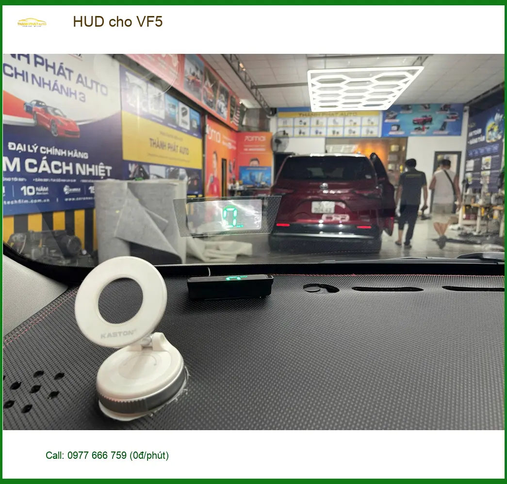 Chị Thảo lắp HUD cho VinFast VF5 tại Quận 10 để lái xe an toàn hơn ảnh thực tế 2