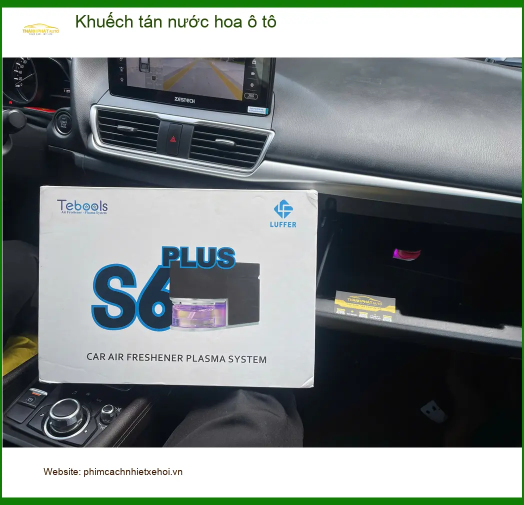 Anh Quang lắp khuếch tán nước hoa ô tô cho Hyundai Accent ở Quận 1 để không gian xe luôn thơm mát