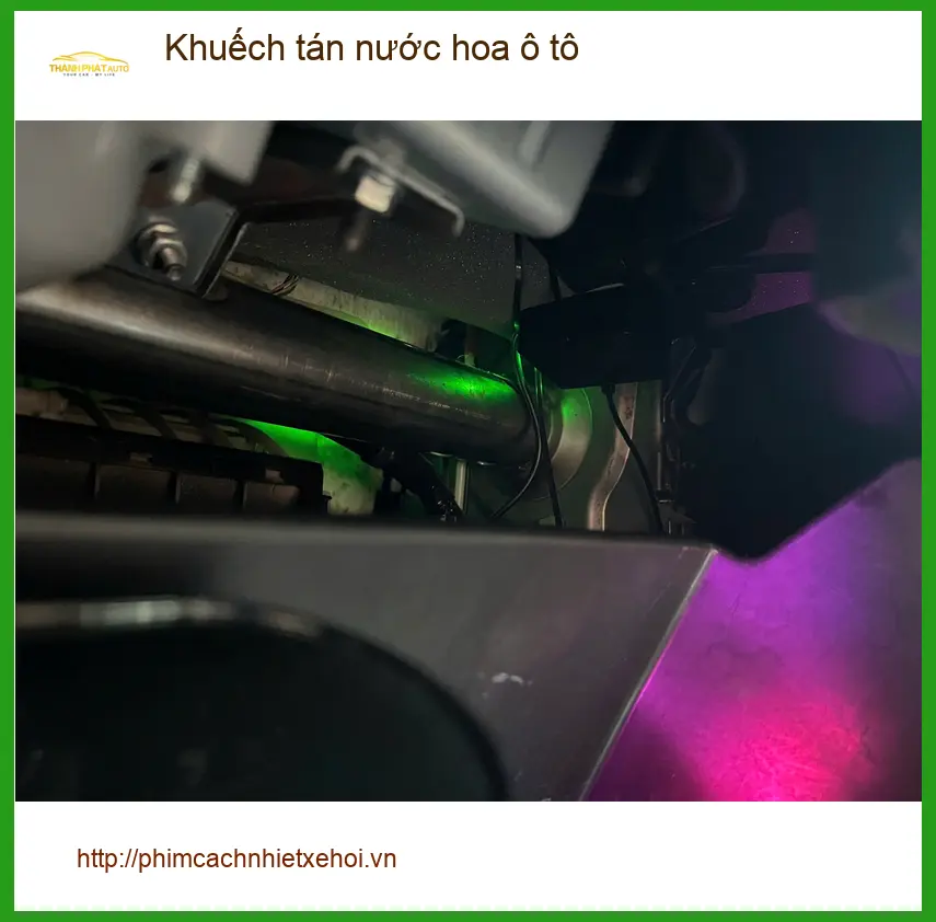 Anh Quang lắp khuếch tán nước hoa ô tô cho Hyundai Accent ở Quận 1 để không gian xe luôn thơm mát ảnh thực tế 2