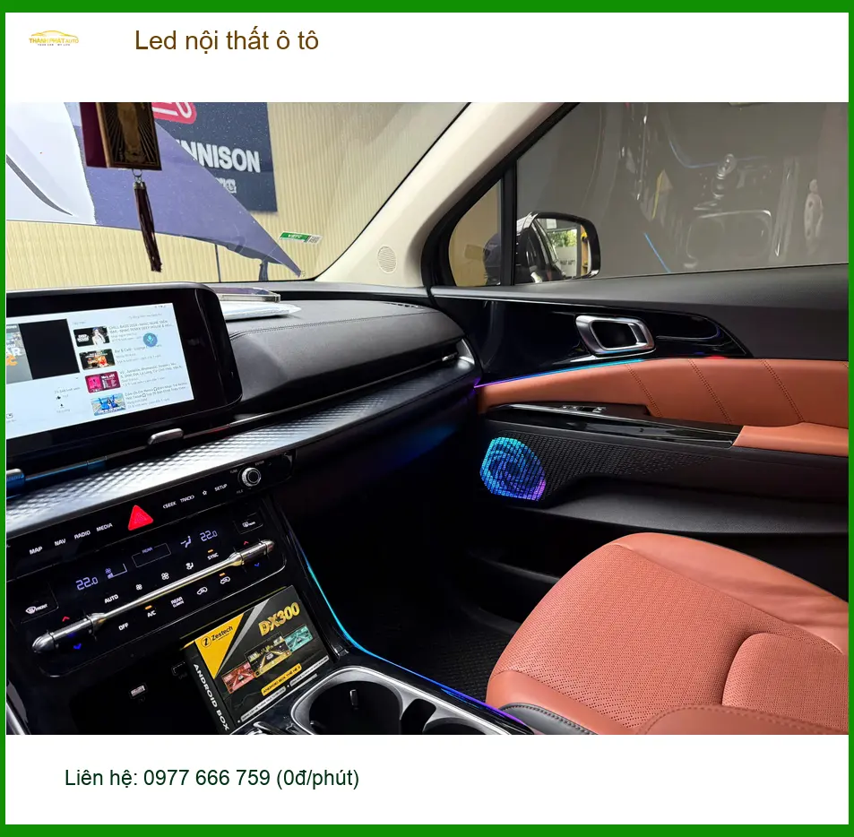 Chú Bách độ Led nội thất ô tô cho Toyota Camry ở Quận Tân Phú giúp không gian xe nổi bật