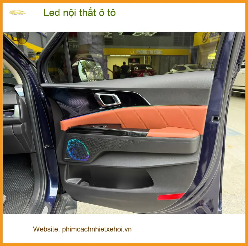 Chú Bách độ Led nội thất ô tô cho Toyota Camry ở Quận Tân Phú giúp không gian xe nổi bật ảnh thực tế 5