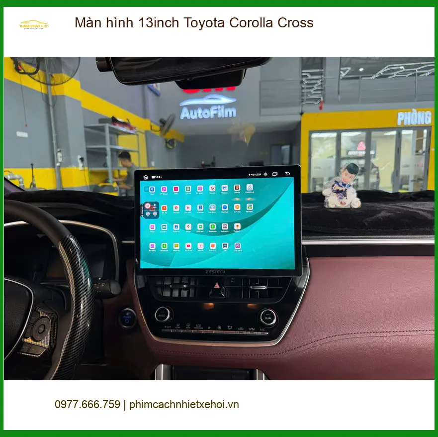 Chị Lan Anh lắp màn hình 13inch Toyota Corolla Cross ở Thủ Đức xem bản đồ ảnh thực tế 3