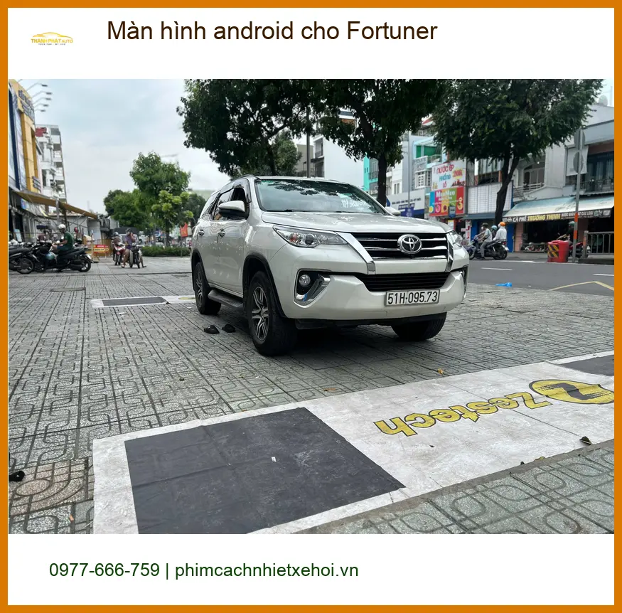 Chú Vỹ lắp màn hình Android cho Fortuner tại Bình Chánh chính hãng, giá tốt