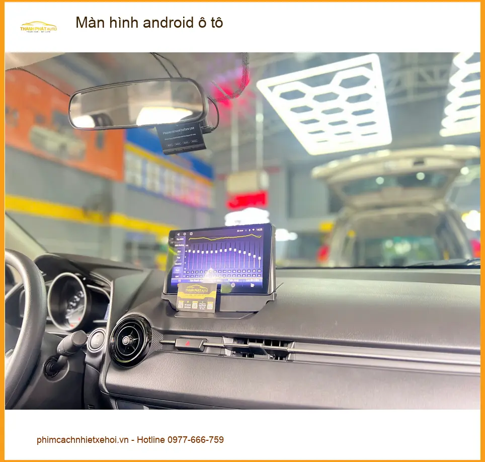 Anh Quý lắp màn hình Android ô tô cho Honda CRV tại Quận 3 vì màn zin đã cũ ảnh thực tế 2