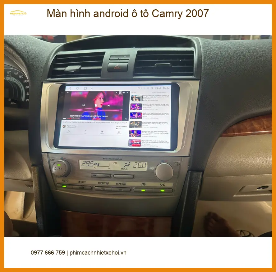 Anh Quý nâng cấp màn hình Android cho Camry 2007 tại Quận 12 vì màn zin đã cũ, ít tính năng ảnh thực tế 2