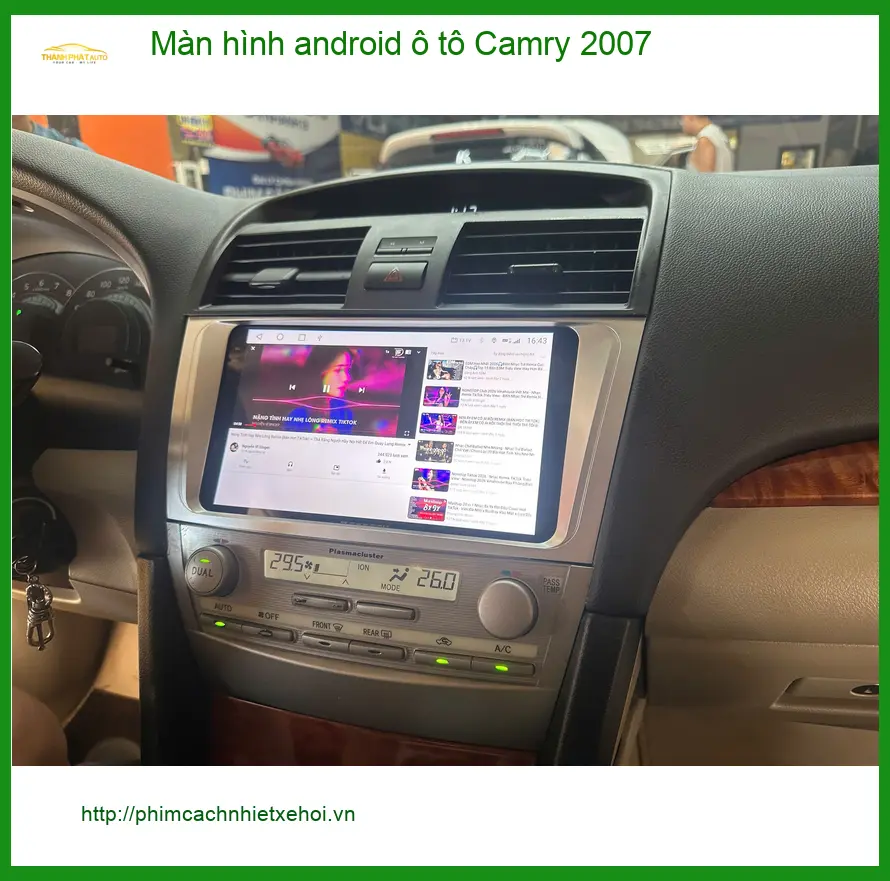 Chị Thảo nâng cấp màn hình Android ô tô Camry 2007 tại Củ Chi để trải nghiệm lái tốt hơn