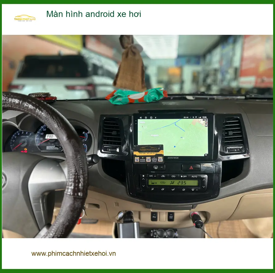 Chị Thảo lắp màn hình android xe hơi Hyundai Accent tại Quận 2 vì màn zin quá lỗi thời ảnh thực tế 2