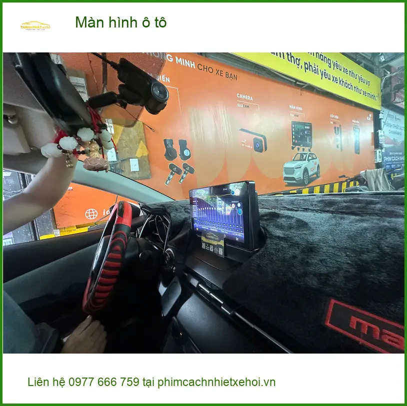 Anh Lâm lắp màn hình ô tô cho Hyundai Santa Fe tại Quận Bình Thạnh
