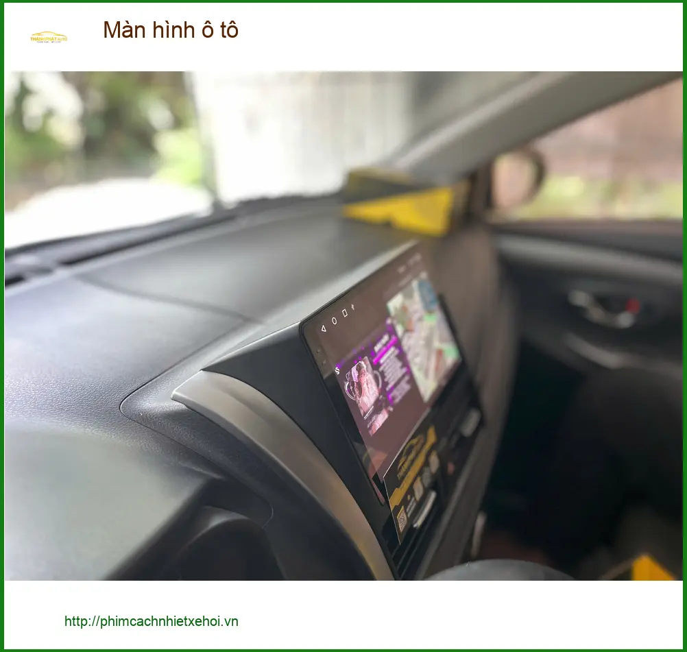 Anh Phát lắp màn hình ô tô cho Honda CRV tại Quận 3 vì màn hình zin quá cũ