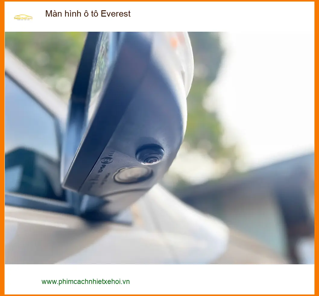 Chị Thảo nâng cấp màn hình ô tô Everest tại Quận 3 để trải nghiệm công nghệ mới