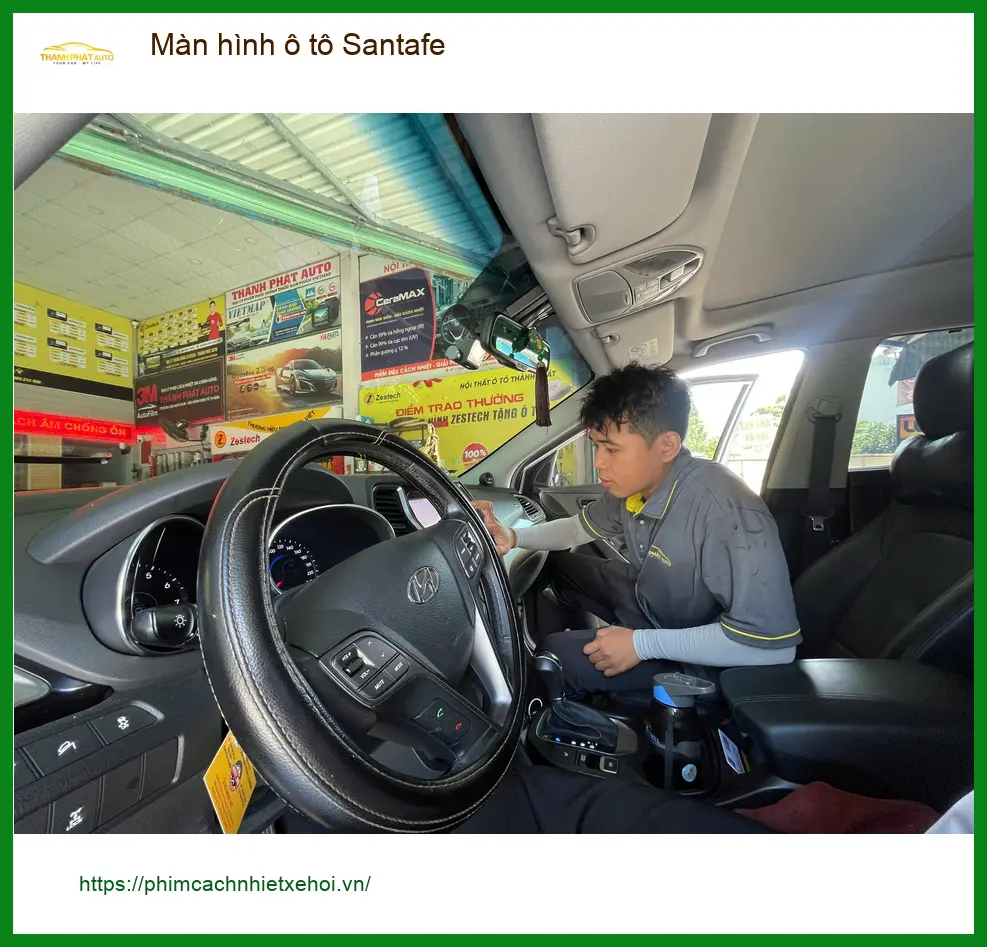 Anh Tùng nâng cấp màn hình ô tô Santafe tại Hóc Môn để trải nghiệm công nghệ mới