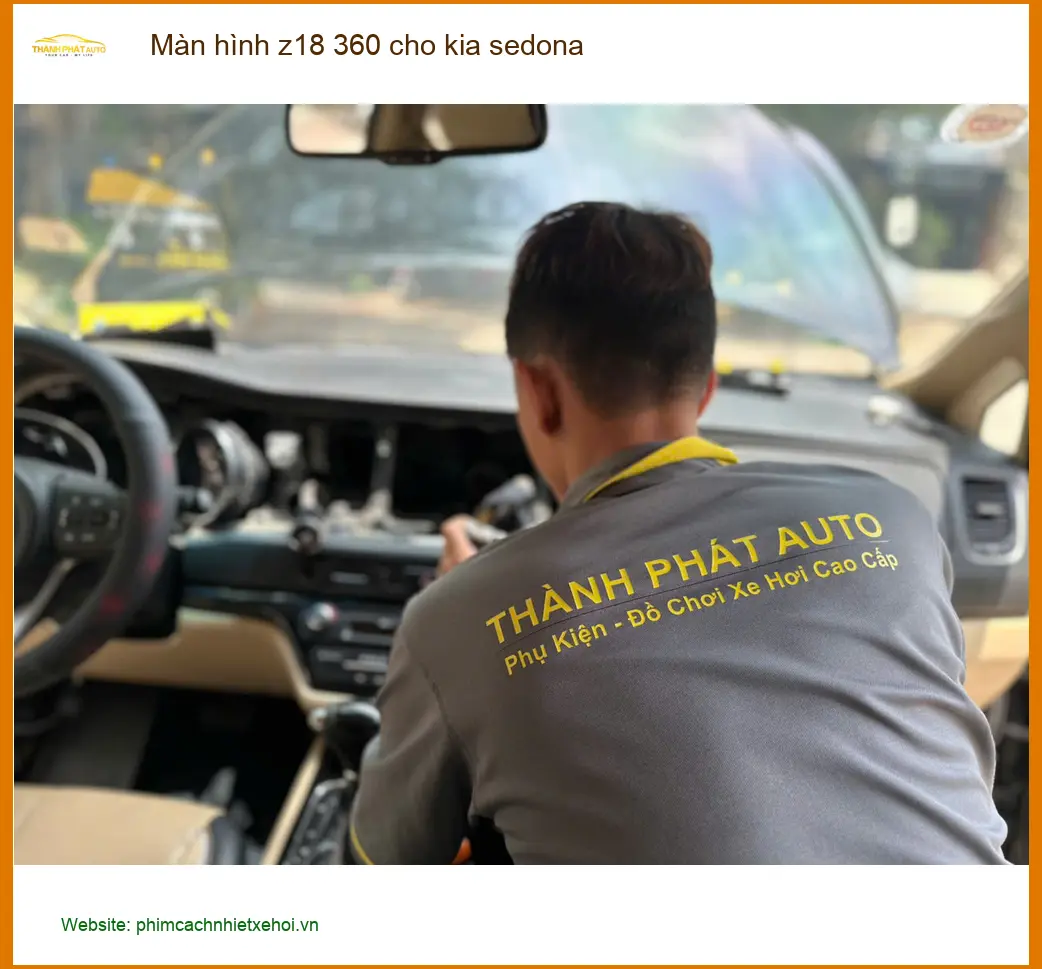 Chị Thảo lắp màn hình Z18 360 cho Kia Sedona tại Quận 2 để tiện quan sát ảnh thực tế 3