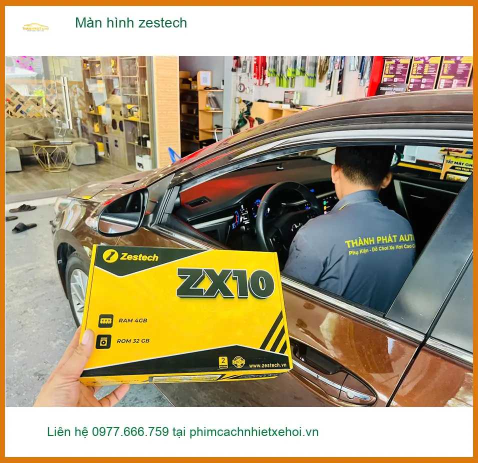 Chị Lan Anh lắp màn hình Zestech cho Mazda CX-5 ở Quận Phú Nhuận.